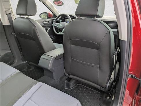 Certified 2025 Volkswagen Jetta SE w/ Sunroof Package FWD image 29