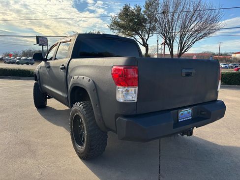 Used 2011 Toyota Tundra 4x4 CrewMax image 8