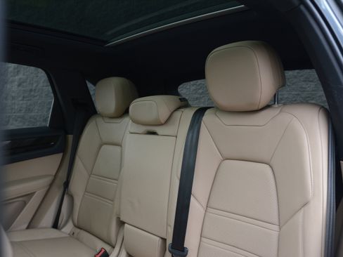 Certified 2020 Porsche Cayenne image 31