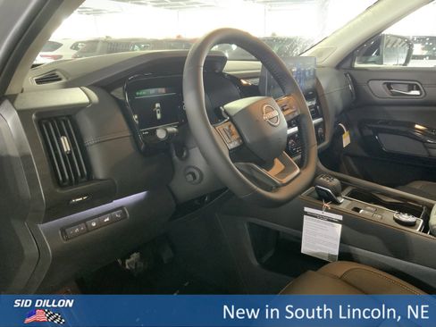 New 2026 Nissan Pathfinder Platinum image 6