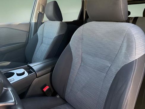 Used 2021 Nissan Rogue SV image 18