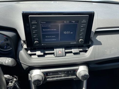 Certified 2022 Toyota RAV4 LE AWD/4WD image 18