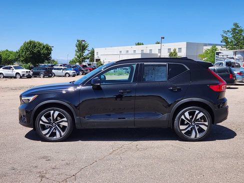 Used 2025 Volvo XC40 B5 Plus w/ Climate Package AWD/4WD image 2