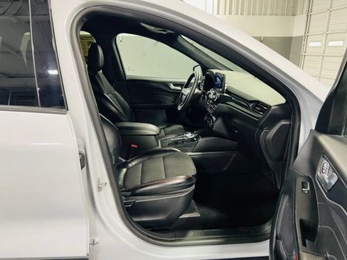 Used 2025 Ford Escape ST-Line Select AWD/4WD image 30