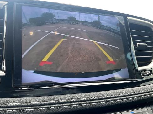 Used 2023 Chrysler Pacifica Touring-L AWD/4WD image 25