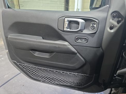 Used 2019 Jeep Wrangler Unlimited Sahara AWD/4WD image 26