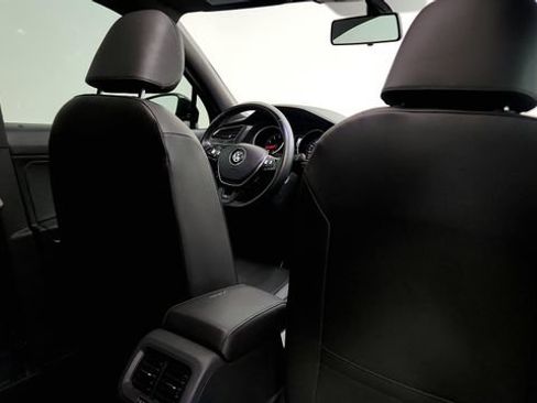 Used 2020 Volkswagen Tiguan SE R-Line FWD image 40