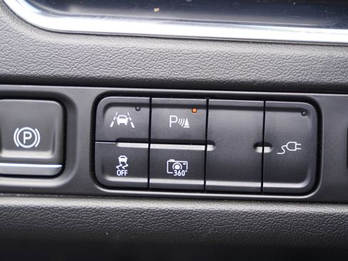 Used 2022 Chevrolet Tahoe LT w/ Luxury Package RWD image 18