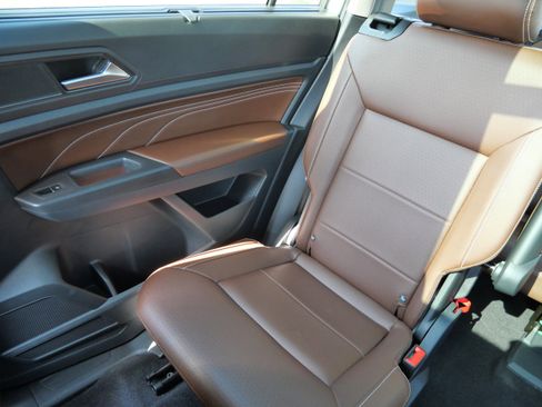 Used 2022 Volkswagen Atlas SE image 12