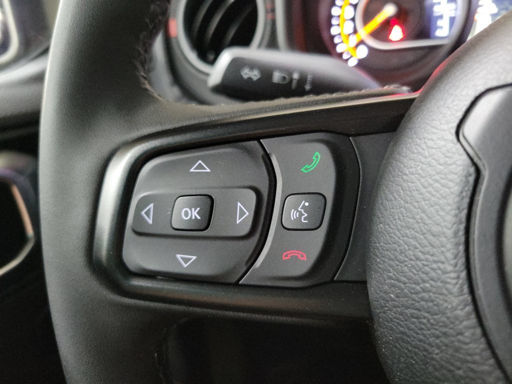 Used 2025 Jeep Gladiator Rubicon AWD/4WD image 15