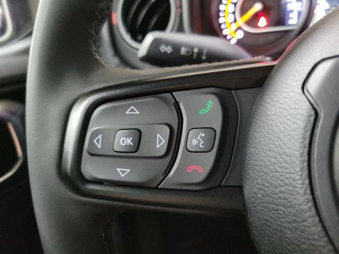 Used 2025 Jeep Gladiator Rubicon AWD/4WD image 15