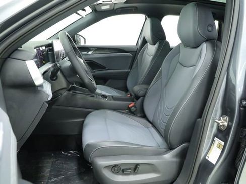 New 2026 Volkswagen Tiguan SE R-Line FWD image 30