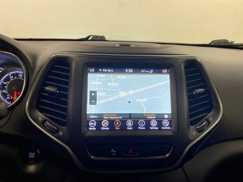 Used 2019 Jeep Cherokee Trailhawk AWD/4WD image 11