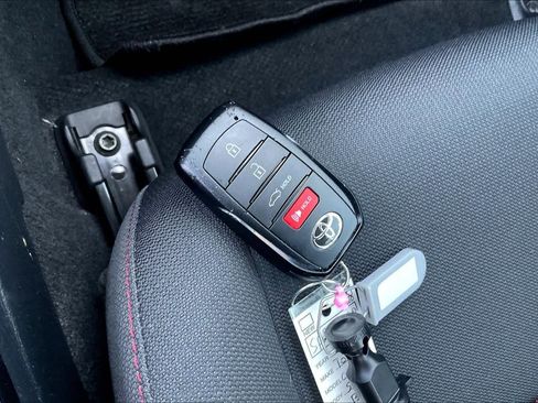 Used 2025 Toyota Corolla SE image 14