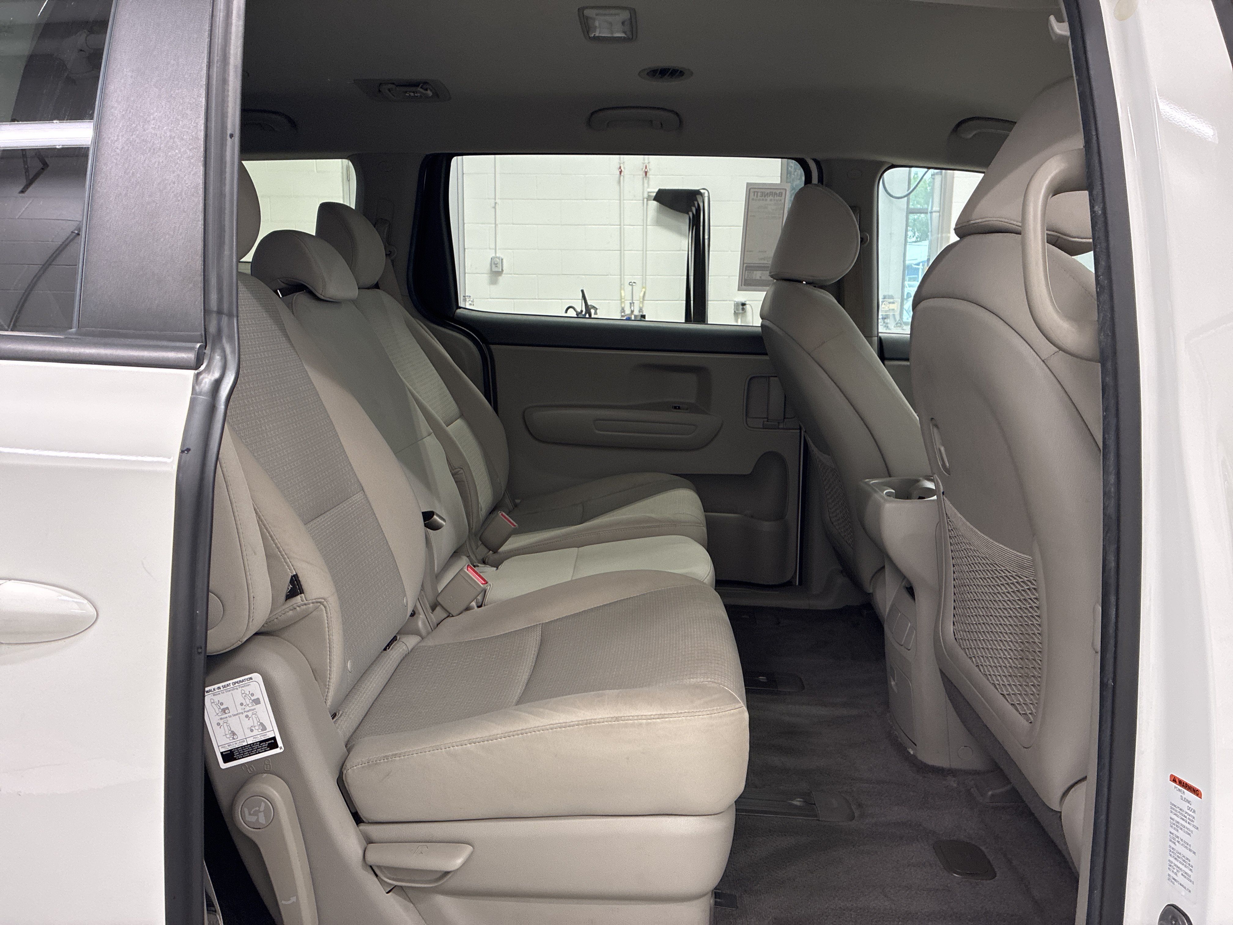 Used 2018 Kia Sedona LX FWD image 11