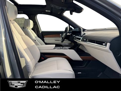 New 2026 Cadillac Vistiq Sport w/ LPO, Floor Liner Package image 14