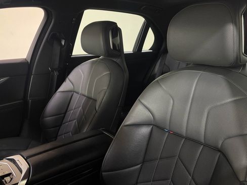 Used 2025 BMW 740i xDrive image 10