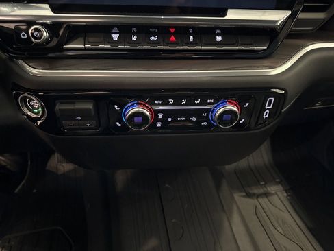 New 2025 GMC Sierra 2500 SLT image 26