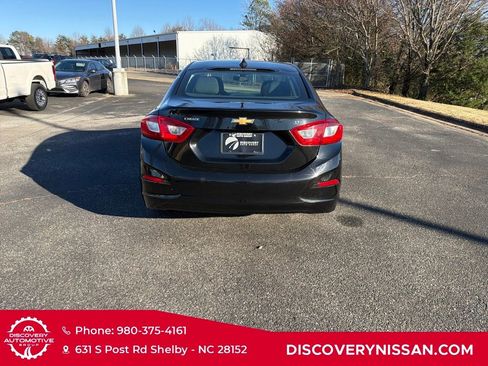 Used 2017 Chevrolet Cruze LT image 8