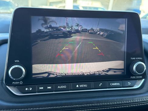 Used 2024 Nissan Rogue S image 24