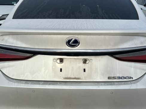 Used 2020 Lexus ES 300h w/ Premium Package image 14