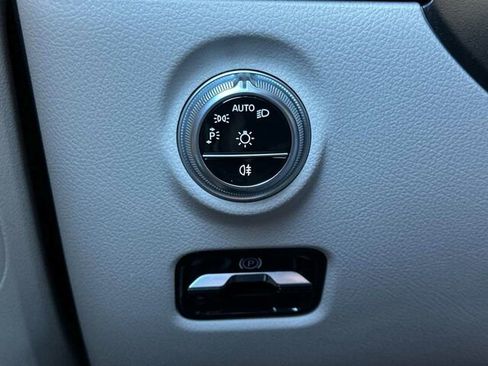 Used 2025 Mercedes-Benz C 300 4MATIC Sedan image 31