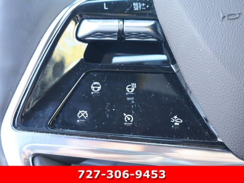 Used 2025 Cadillac Escalade ESV Premium Luxury image 30