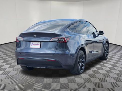 Used 2024 Tesla Model Y Long Range AWD/4WD image 4
