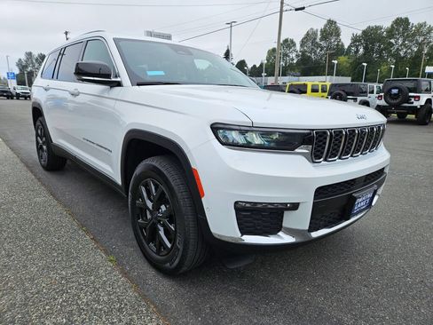 Used 2023 Jeep Grand Cherokee L Limited w/ Luxury Tech Group II AWD/4WD image 7