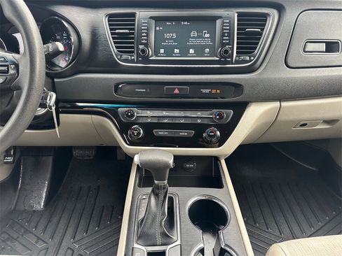 Used 2020 Kia Sedona LX image 13