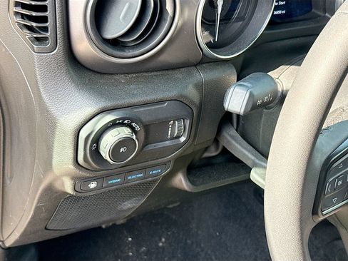 Used 2023 Jeep Wrangler Unlimited w/ Convenience Group AWD/4WD image 11
