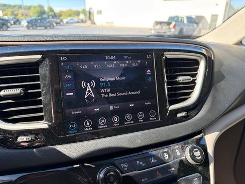 Used 2019 Chrysler Pacifica Touring-L w/ Advanced Safetytec Group FWD image 17