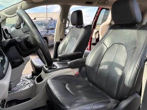 Used 2020 Chrysler Pacifica Touring-L Plus FWD image 11