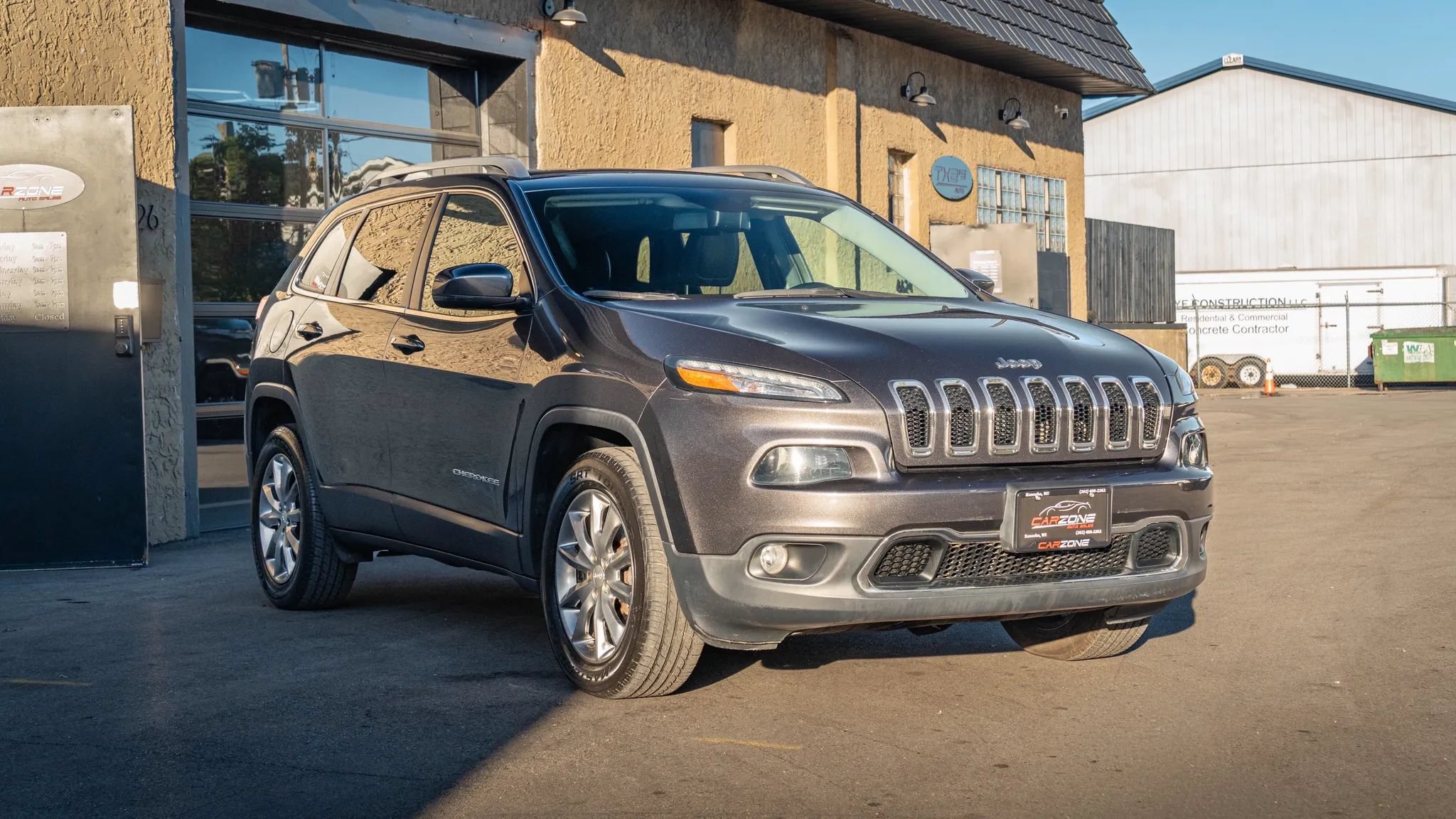 Used 2018 Jeep Cherokee Limited AWD/4WD image 4