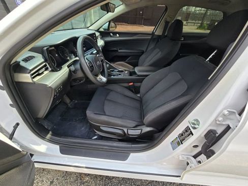 Used 2021 Kia K5 LX FWD image 9