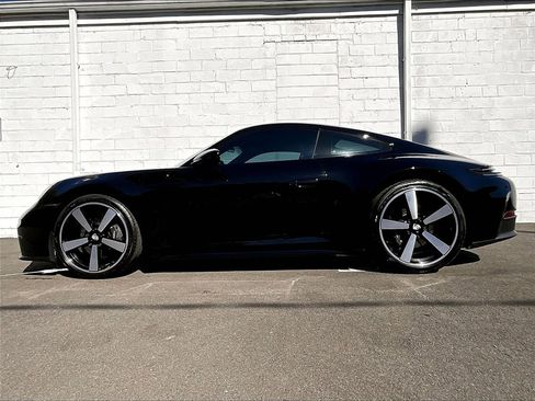 Certified 2025 Porsche 911 Carrera image 2