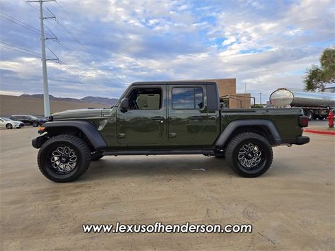 Used 2023 Jeep Gladiator Sport w/ Off Road Group image 3