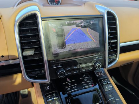 Used 2017 Porsche Cayenne Platinum Edition image 23