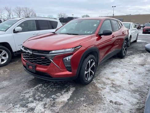 Certified 2024 Chevrolet Trax RS w/ Driver Confidence Package image 3