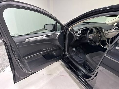 Used 2020 Ford Fusion SE FWD image 9