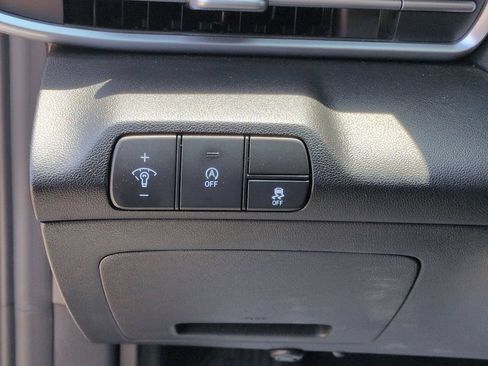 Used 2024 Hyundai Elantra SE FWD image 19