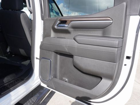 Used 2022 Chevrolet Silverado 1500 LT w/ Convenience Package II image 20