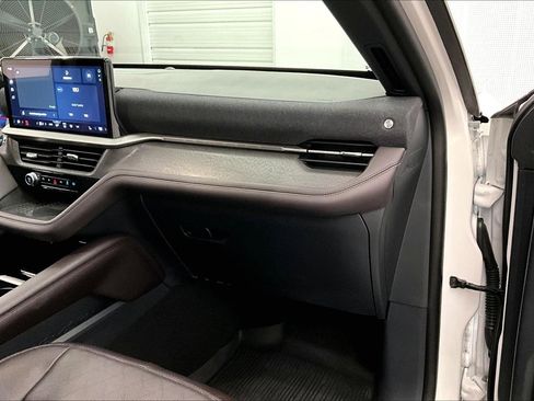 Used 2025 Ford Explorer Platinum AWD/4WD image 17