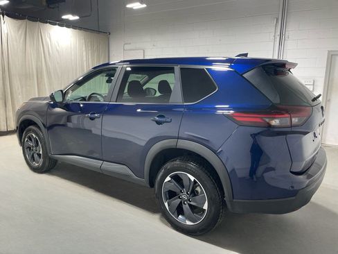 Used 2025 Nissan Rogue SV AWD/4WD image 5