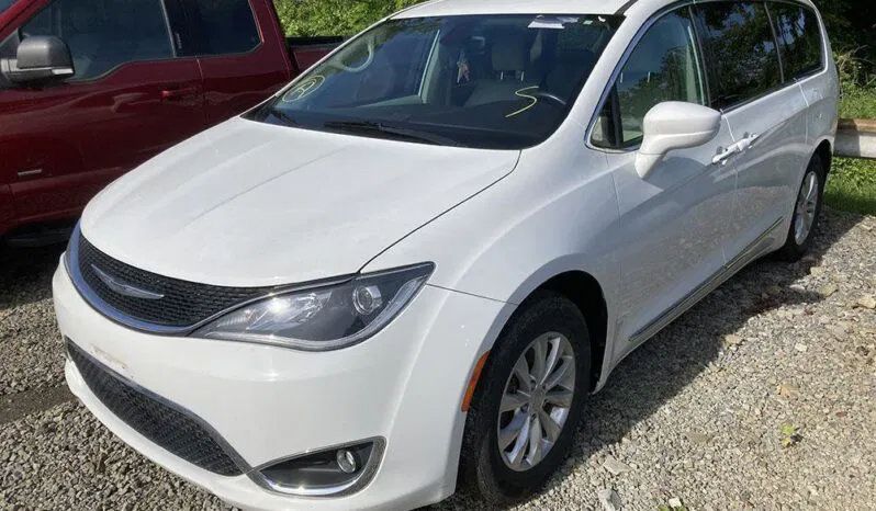 Used 2017 Chrysler Pacifica Touring-L FWD image 8