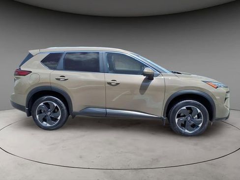 Certified 2025 Nissan Rogue SV w/ SV Premium Package AWD/4WD image 11