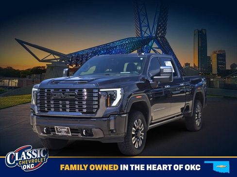 Used 2024 GMC Sierra 3500 Denali Ultimate AWD/4WD image 3