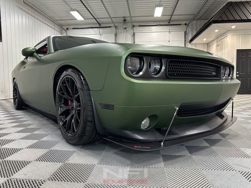 Used 2009 Dodge Challenger SRT8 w/ SRT Option Group II RWD image 15