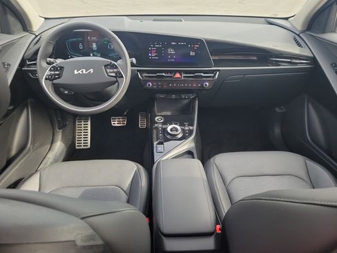 Used 2024 Kia Niro SX Touring image 18