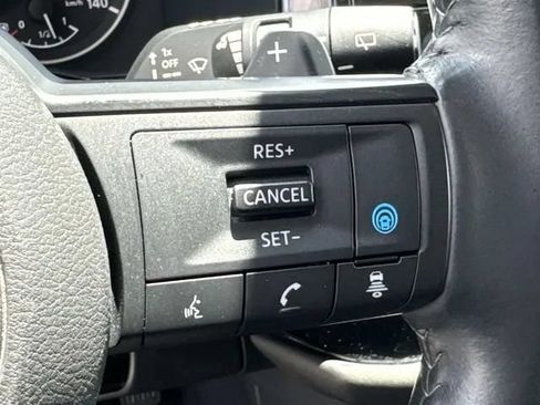 Used 2025 Nissan Pathfinder SV FWD image 38